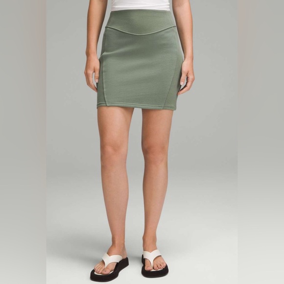 Lululemon Scuba High-Rise Mini Skirt Grey Eucalyptus Medium Yoga Athleisure NWT‎ - Picture 1 of 10